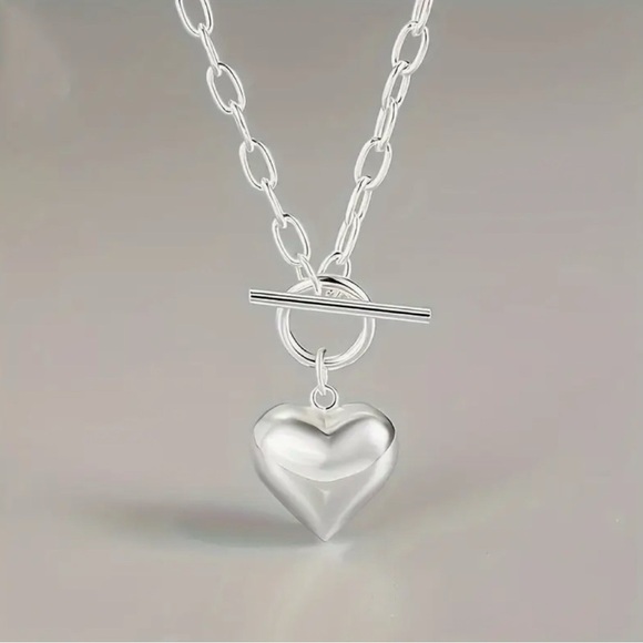 Jewelry - NEW Silver Heart Pendant Necklace